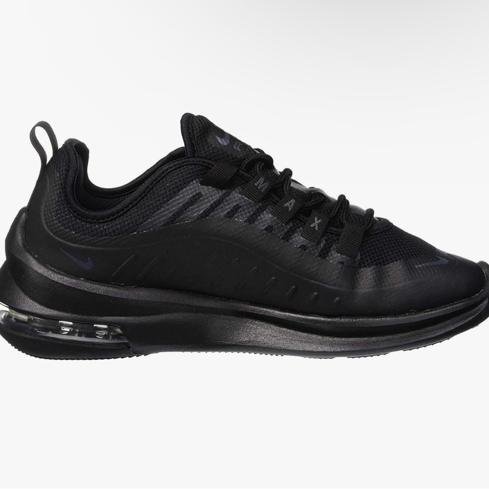 Women’s Nike Air Max Axis sneakers size 8.5